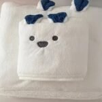 Adorable White Baby Towel with Bear Face Design – Soft Plush Bath Towel for Infants and Toddlers, Cozy and Gentle on Baby’s Skin – Perfect for Bath Time, Newborn Shower Gift, or Nursery Decor